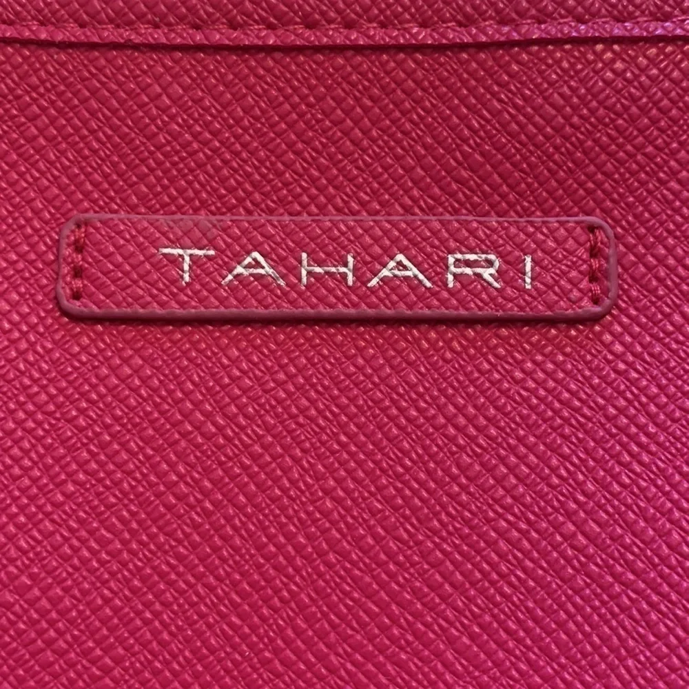 TAHARI Pink Makeup Pouch. Pre-owned. Unused.​​​​​​​​​​​​​​​​​​